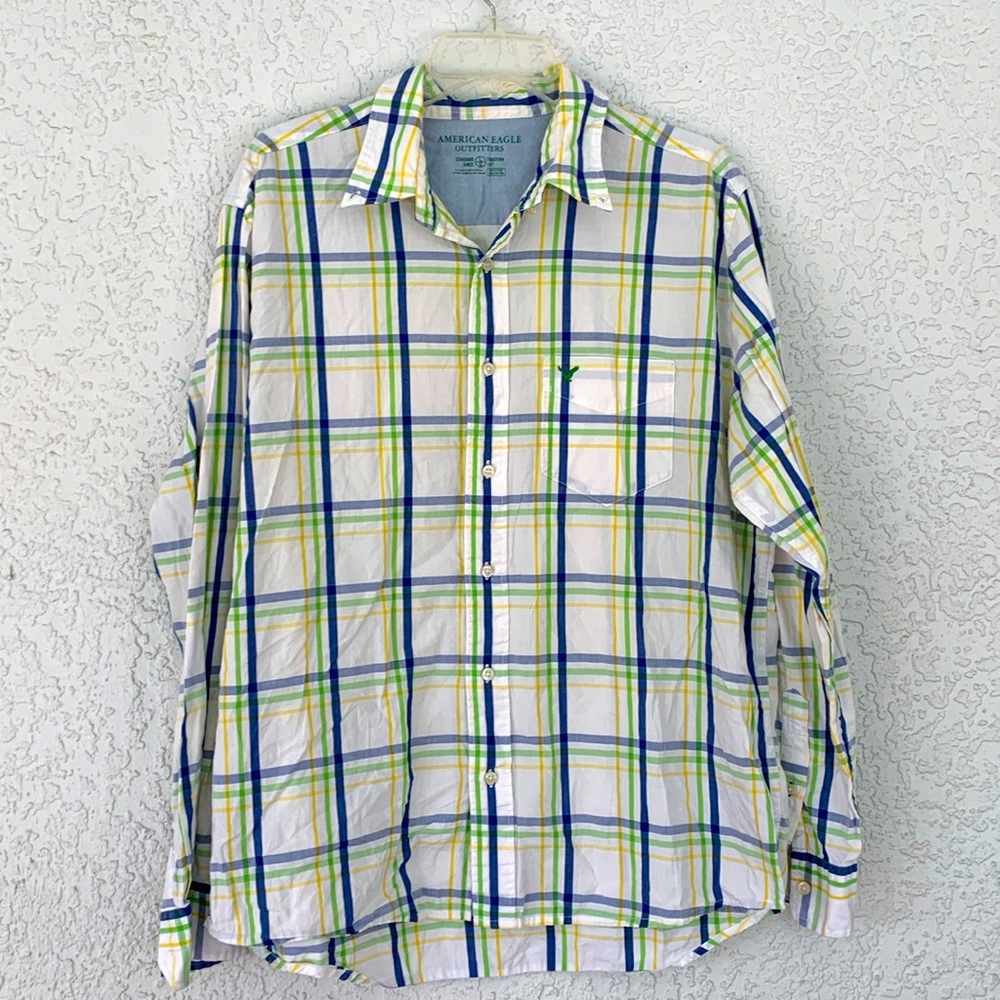 AMERICAN EAGLE OUTFITTERS SOFT CHECKER BUTTON DOWN  SHIRT SIZE L